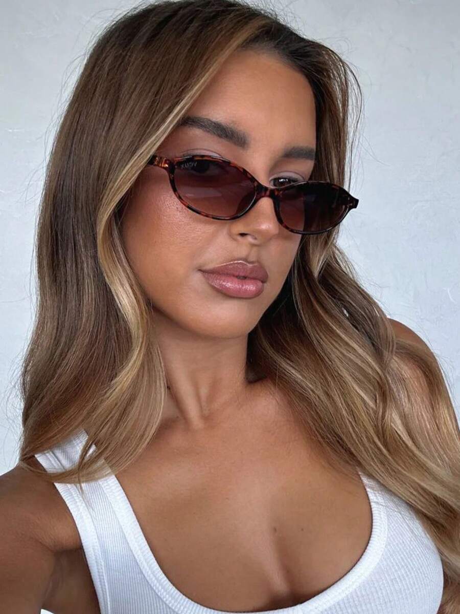 SHEIN نظارة كلاسيك عتيقة بإطار بلاستيك بيضاوي صغير