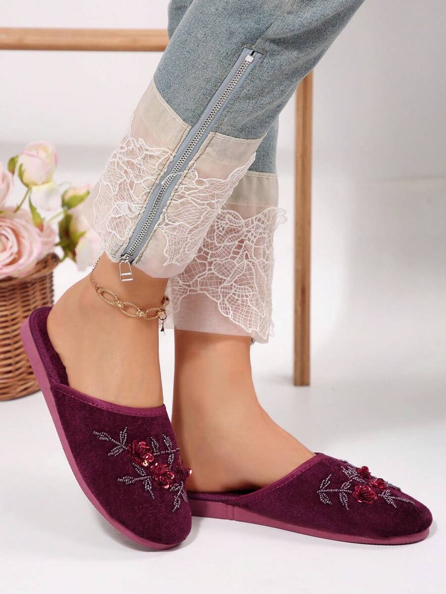 SHEIN شبشب نسائي احمر بزخارف زهرية عتيقة مريح