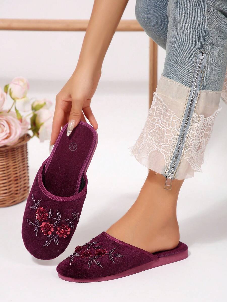 SHEIN شبشب نسائي احمر بزخارف زهرية عتيقة مريح