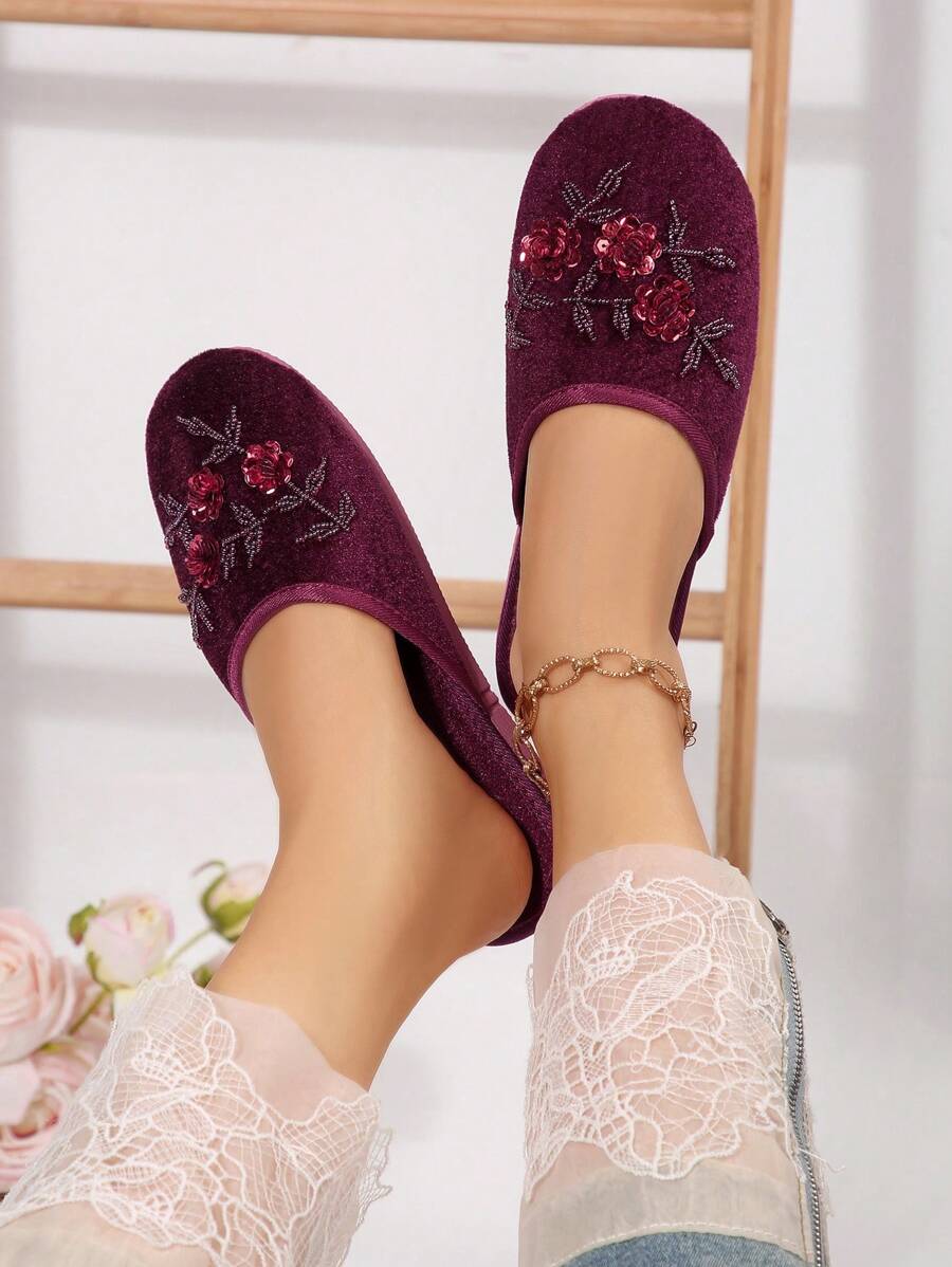 SHEIN شبشب نسائي احمر بزخارف زهرية عتيقة مريح