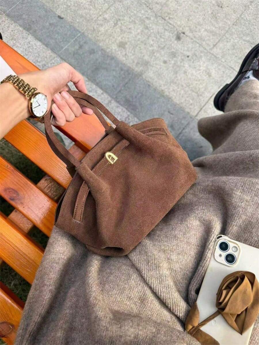 SHEIN حقيبة دلو من الجلد المدبوغ بتصميم راقي للنساء