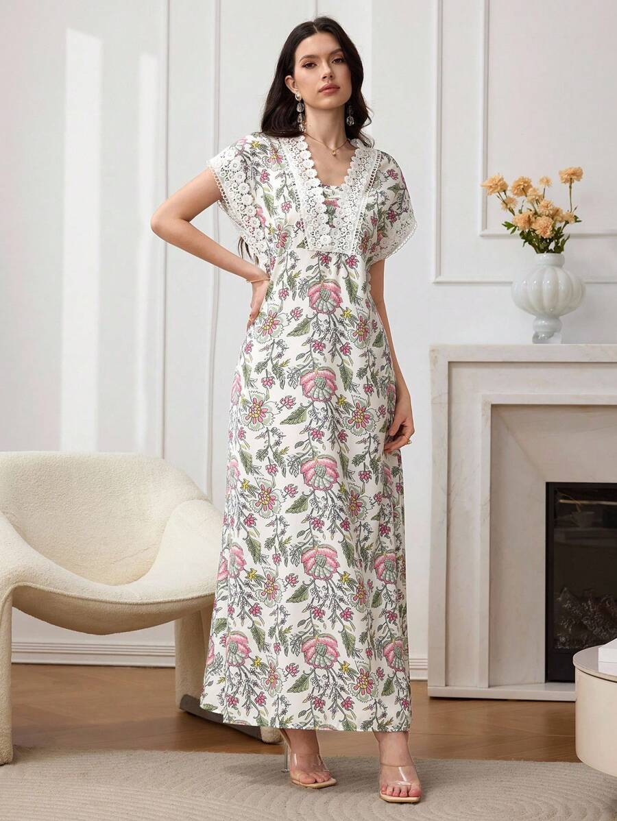 SHEIN Lacomfia فستان قصير الأكمام مزين بطبعات زهرية وشريط شبكي