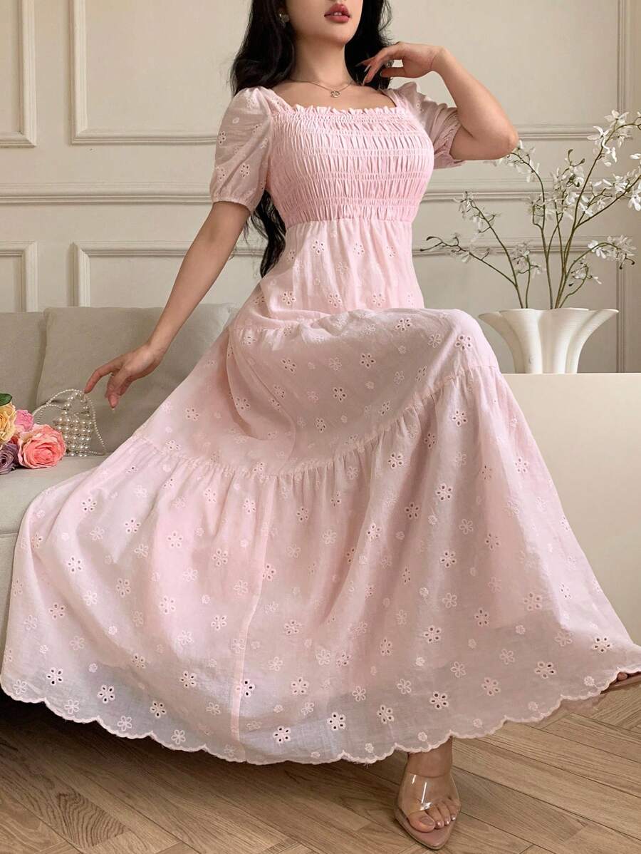 SHEIN Modelyn فستان وردي مطرز بأكمام منفوخة وفتحات وياقة مربعة