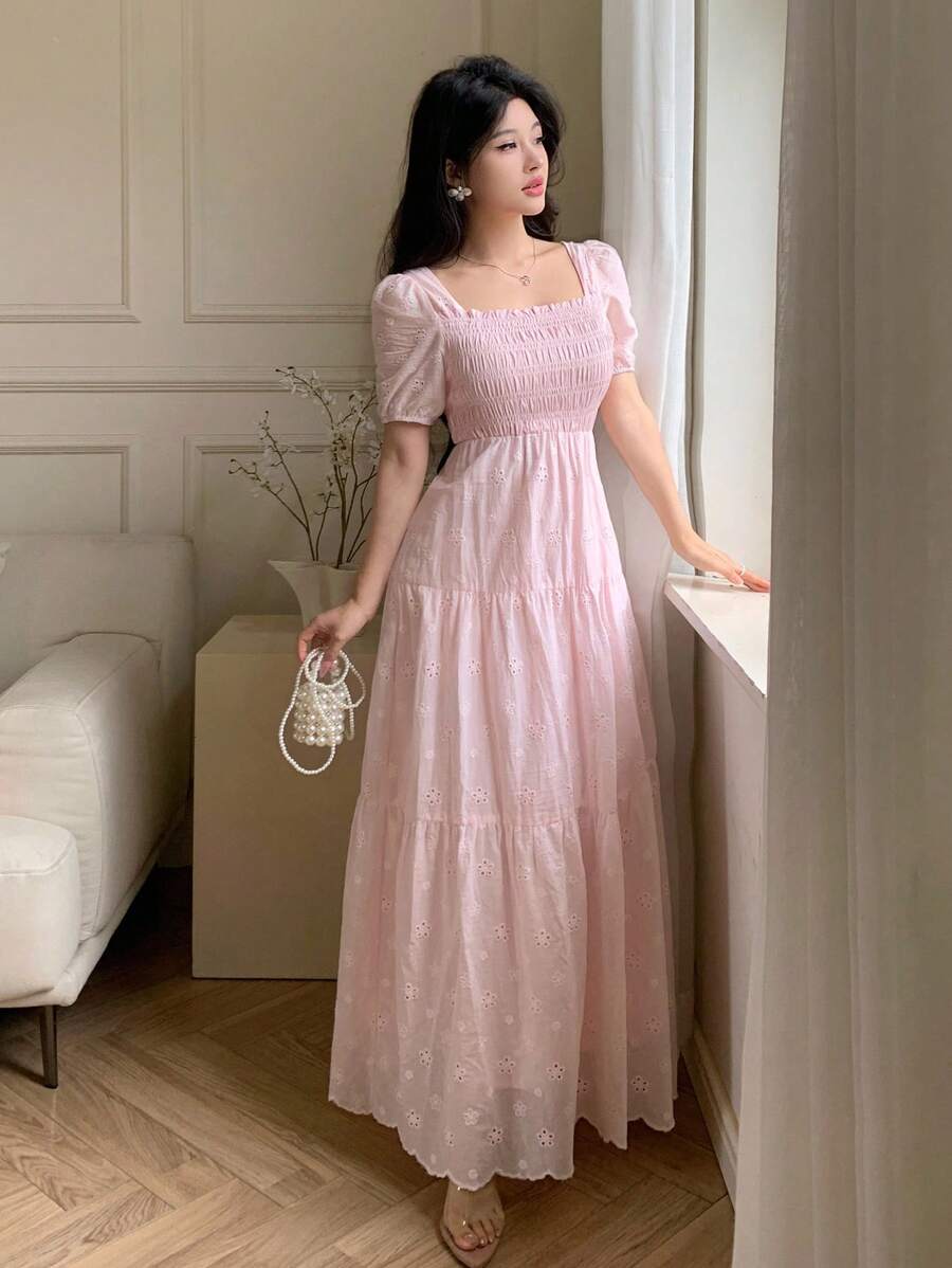 SHEIN Modelyn فستان وردي مطرز بأكمام منفوخة وفتحات وياقة مربعة