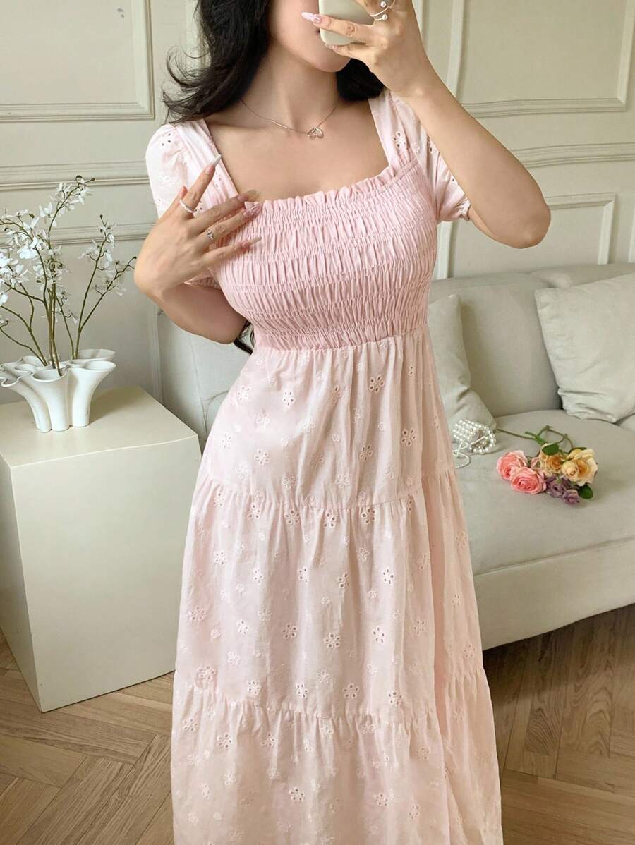 SHEIN Modelyn فستان وردي مطرز بأكمام منفوخة وفتحات وياقة مربعة