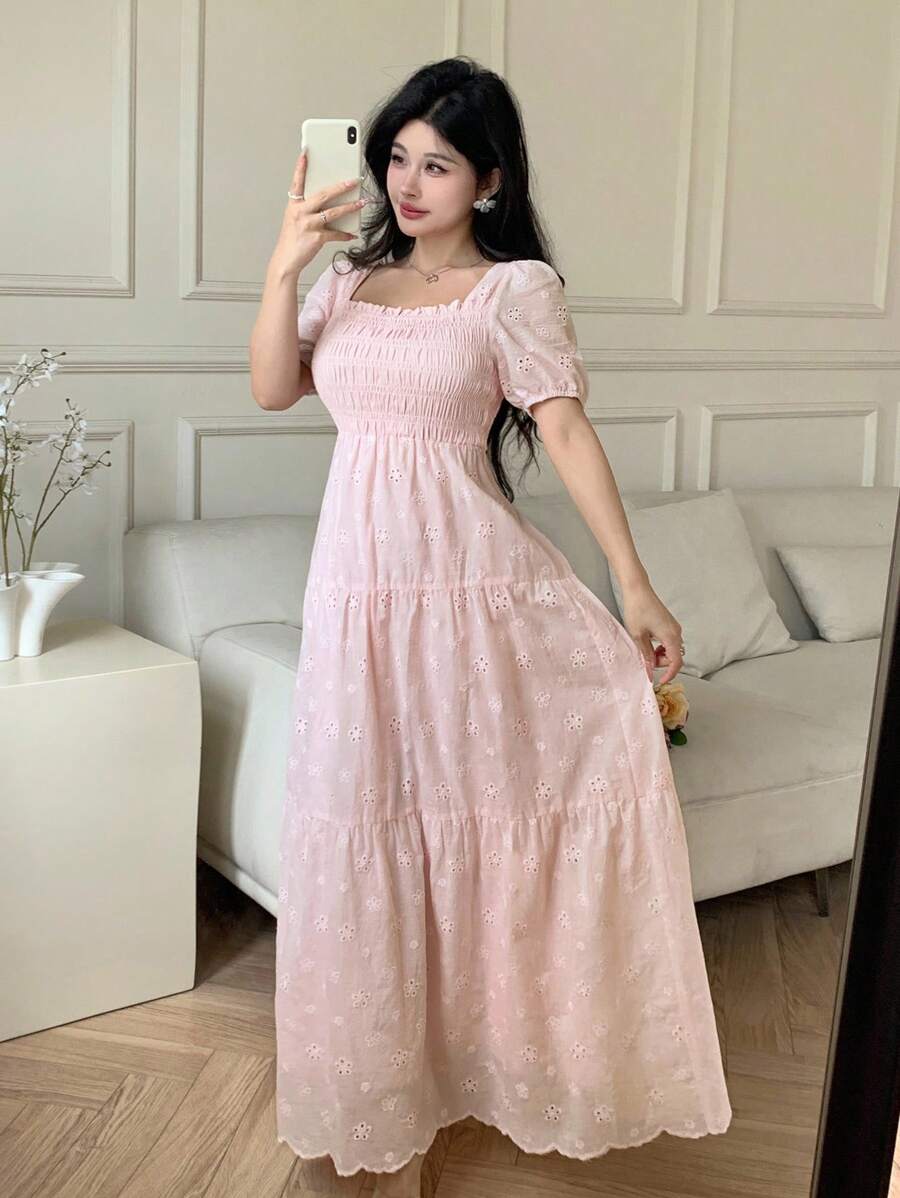 SHEIN Modelyn فستان وردي مطرز بأكمام منفوخة وفتحات وياقة مربعة
