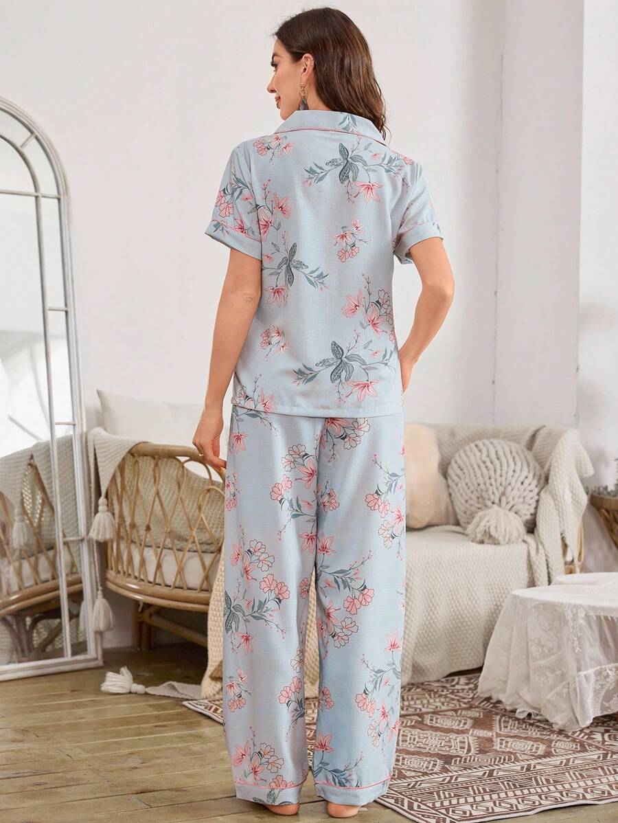 SHEIN Serenescape بيجامة بكم قصير بطبعة زهور مكرمشة وبنطلون طويل
