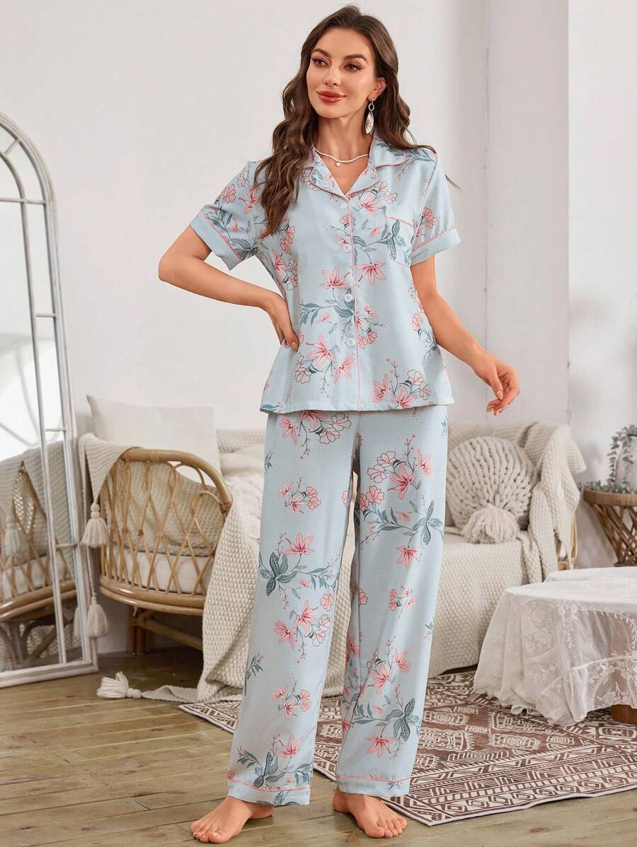 SHEIN Serenescape بيجامة بكم قصير بطبعة زهور مكرمشة وبنطلون طويل