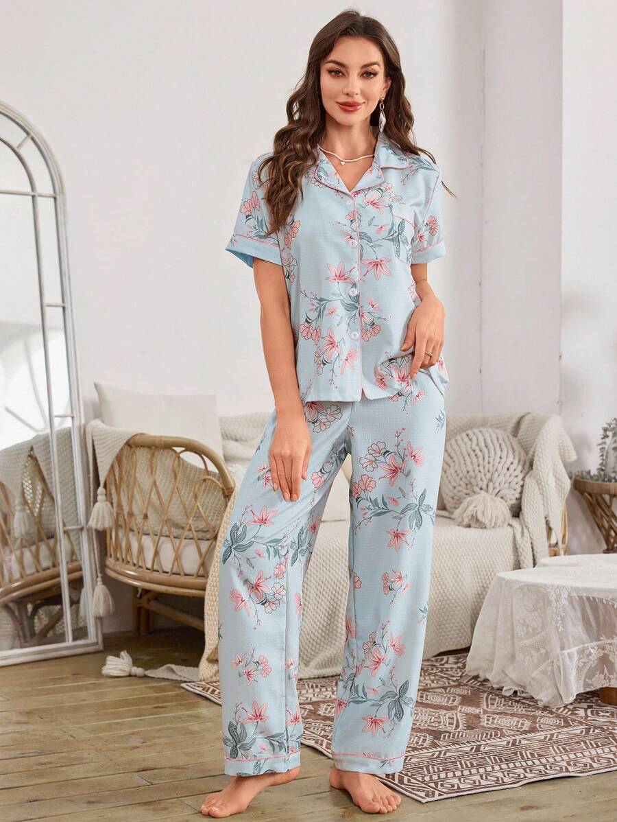 SHEIN Serenescape بيجامة بكم قصير بطبعة زهور مكرمشة وبنطلون طويل