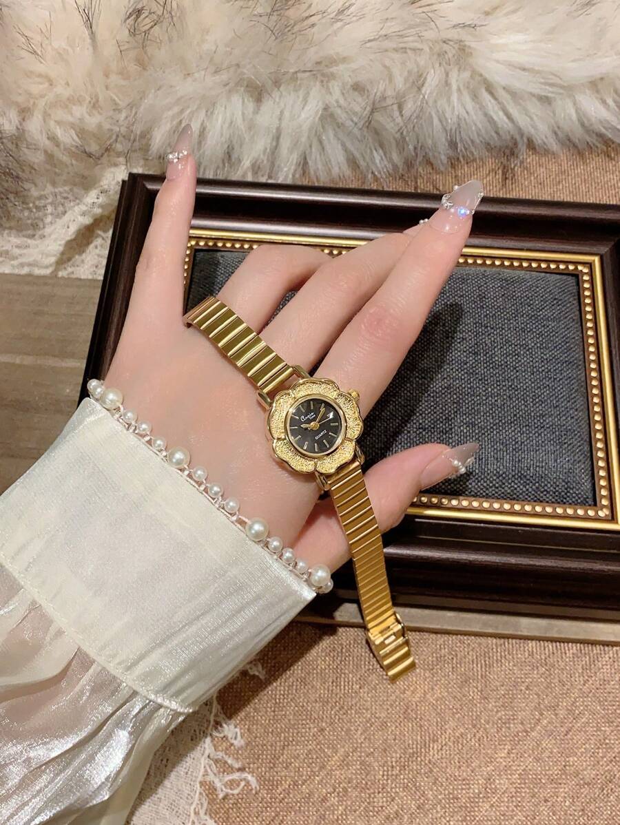 SHEIN ساعة نسائية كوارتز بسوار بامبو كاميليا ذهبي صغير