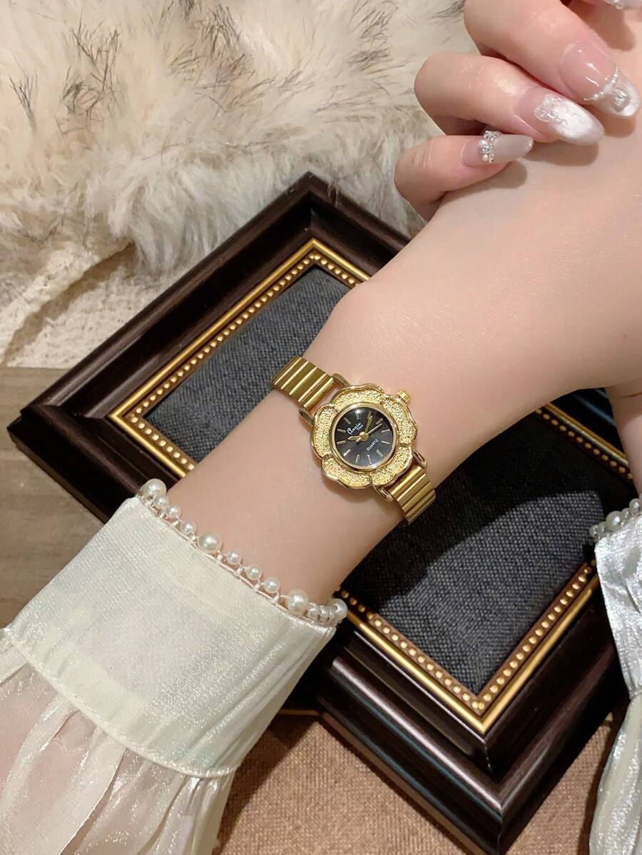 SHEIN ساعة نسائية كوارتز بسوار بامبو كاميليا ذهبي صغير