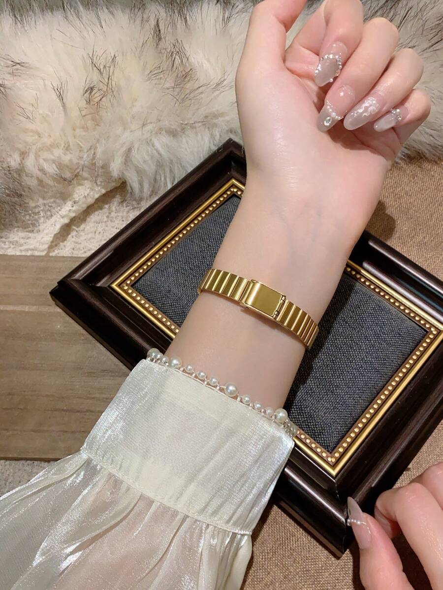 SHEIN ساعة نسائية كوارتز بسوار بامبو كاميليا ذهبي صغير