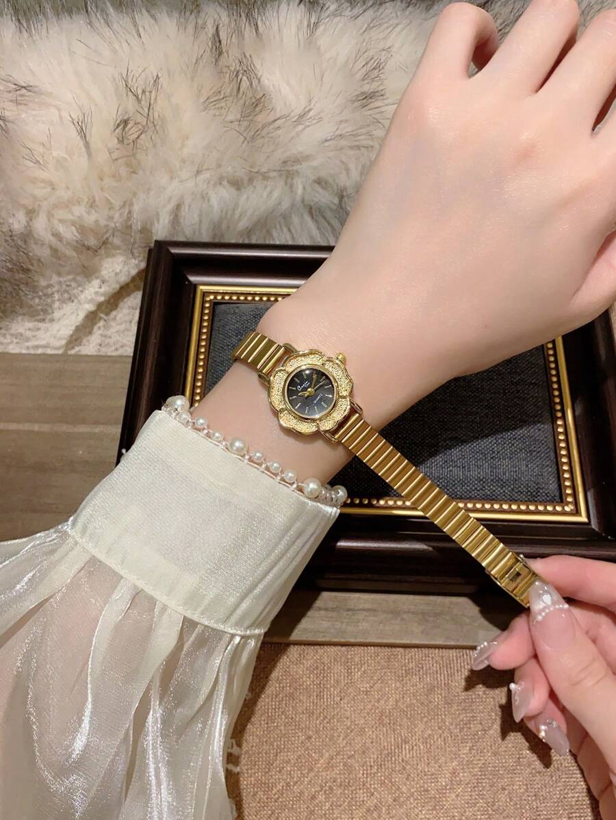 SHEIN ساعة نسائية كوارتز بسوار بامبو كاميليا ذهبي صغير