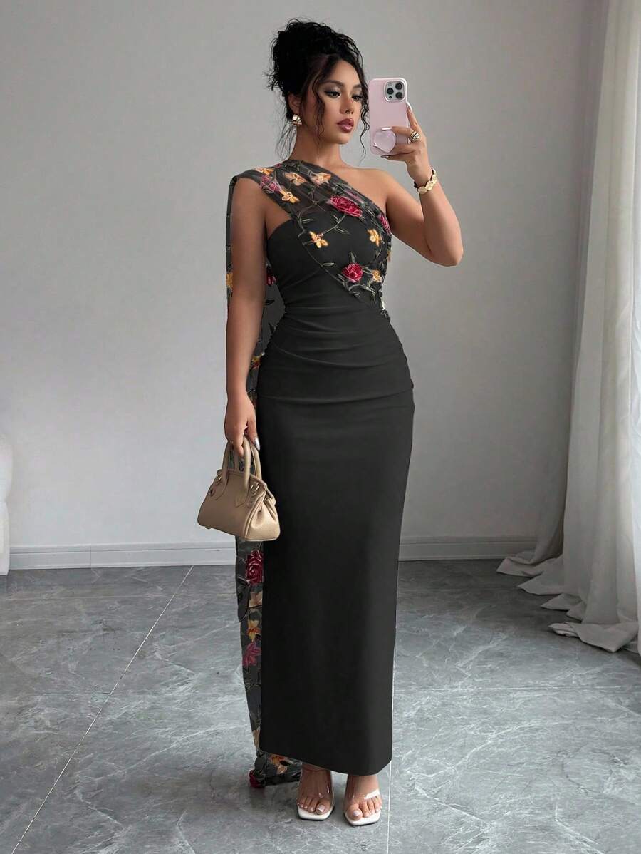 SHEIN Elenzga فستان اسود مزين بالتطريز الزهري