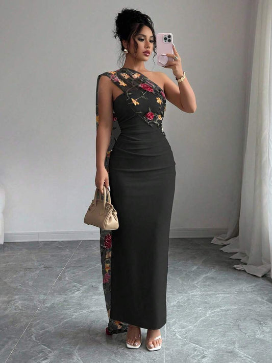 SHEIN Elenzga فستان اسود مزين بالتطريز الزهري