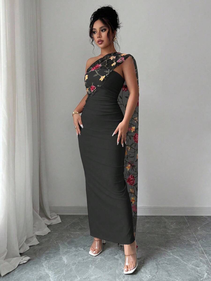 SHEIN Elenzga فستان اسود مزين بالتطريز الزهري
