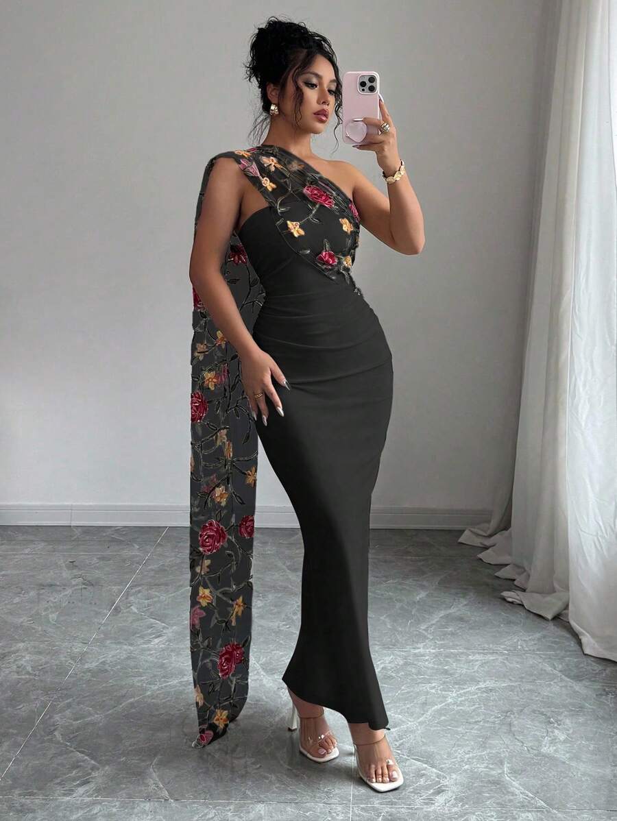SHEIN Elenzga فستان اسود مزين بالتطريز الزهري