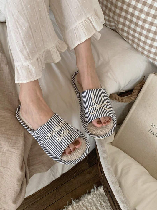 SHEIN XIXITIAO شبشب نسائي مريح بطبعة مخططة وفيونكة