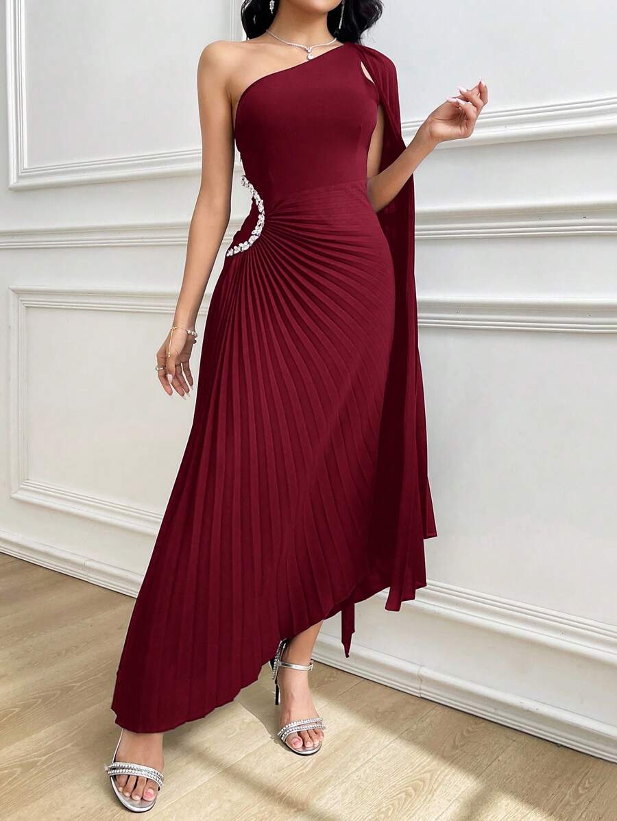 SHEIN Modelyn فستان عنابي بكتف منسدل