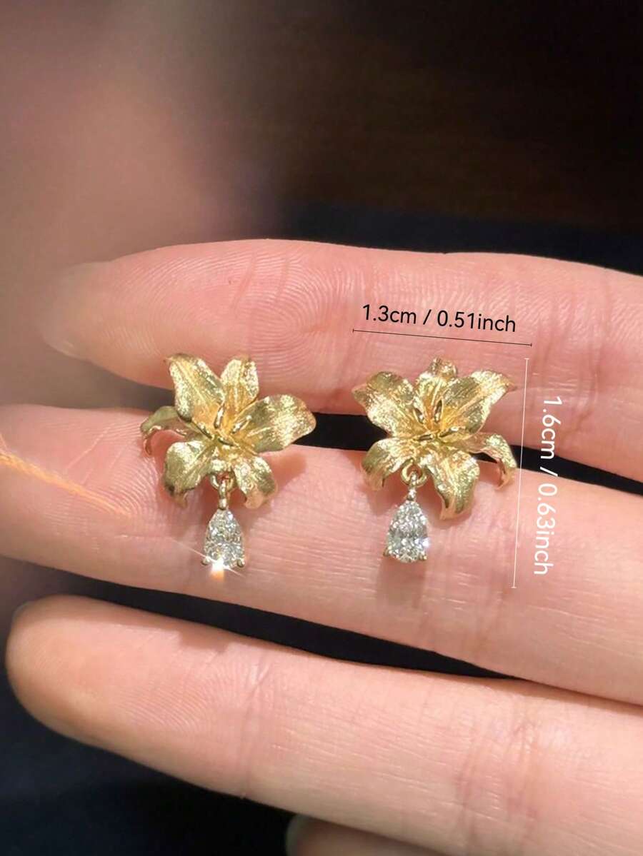 SHEIN زوج أقراط ذهبي بتصميم قرنفل عتيق صيني