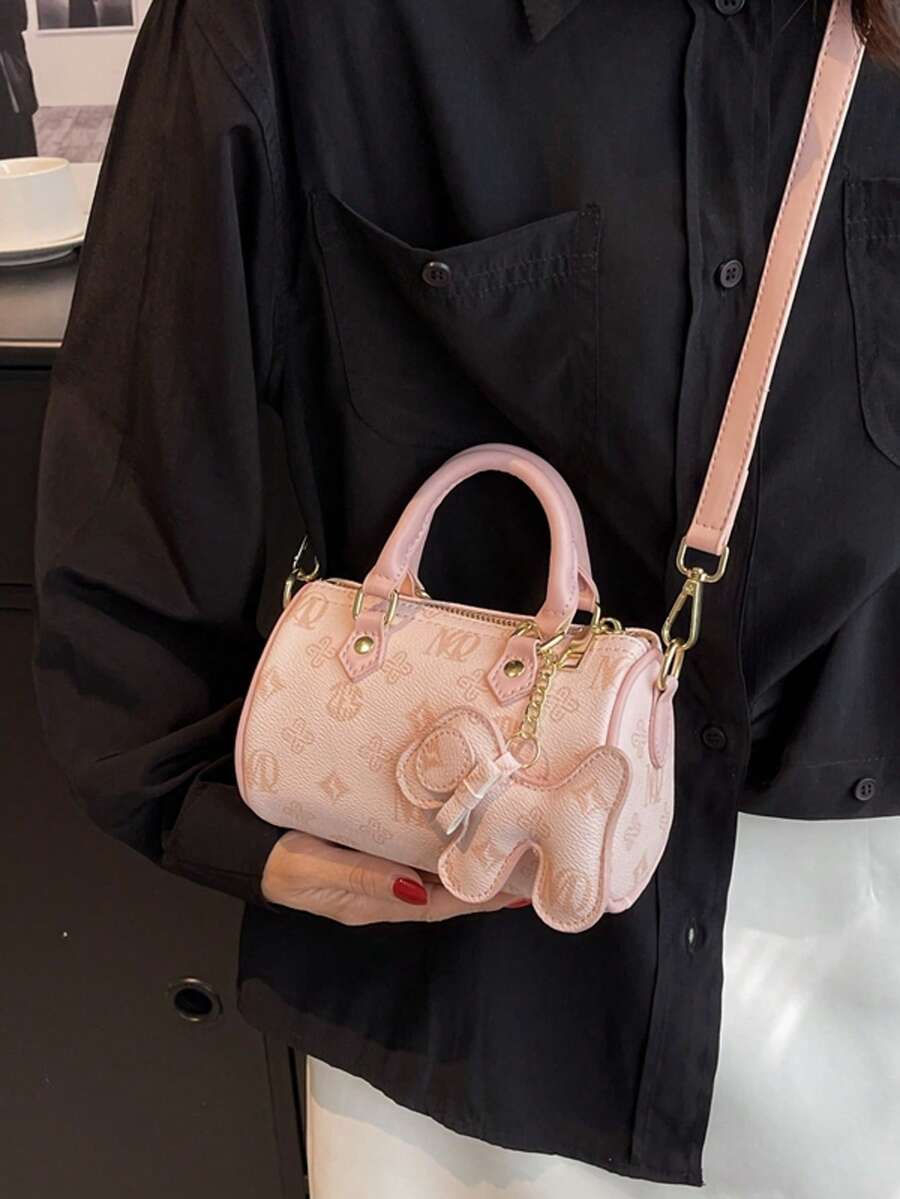 SHEIN حقيبة بشكل وسادة مقاومة للماء بطباعة دب ومقبض مزدوج