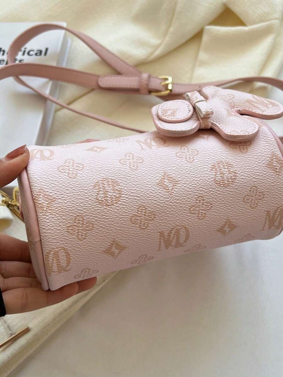 SHEIN حقيبة بشكل وسادة مقاومة للماء بطباعة دب ومقبض مزدوج