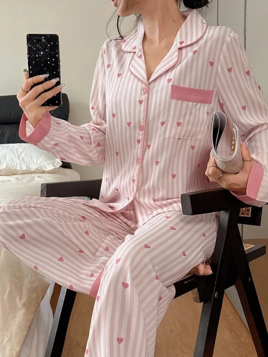 SHEIN Dream Adore طقم بيجامة بنطلون وبلوزة بطباعة قلب وأزرار وردية