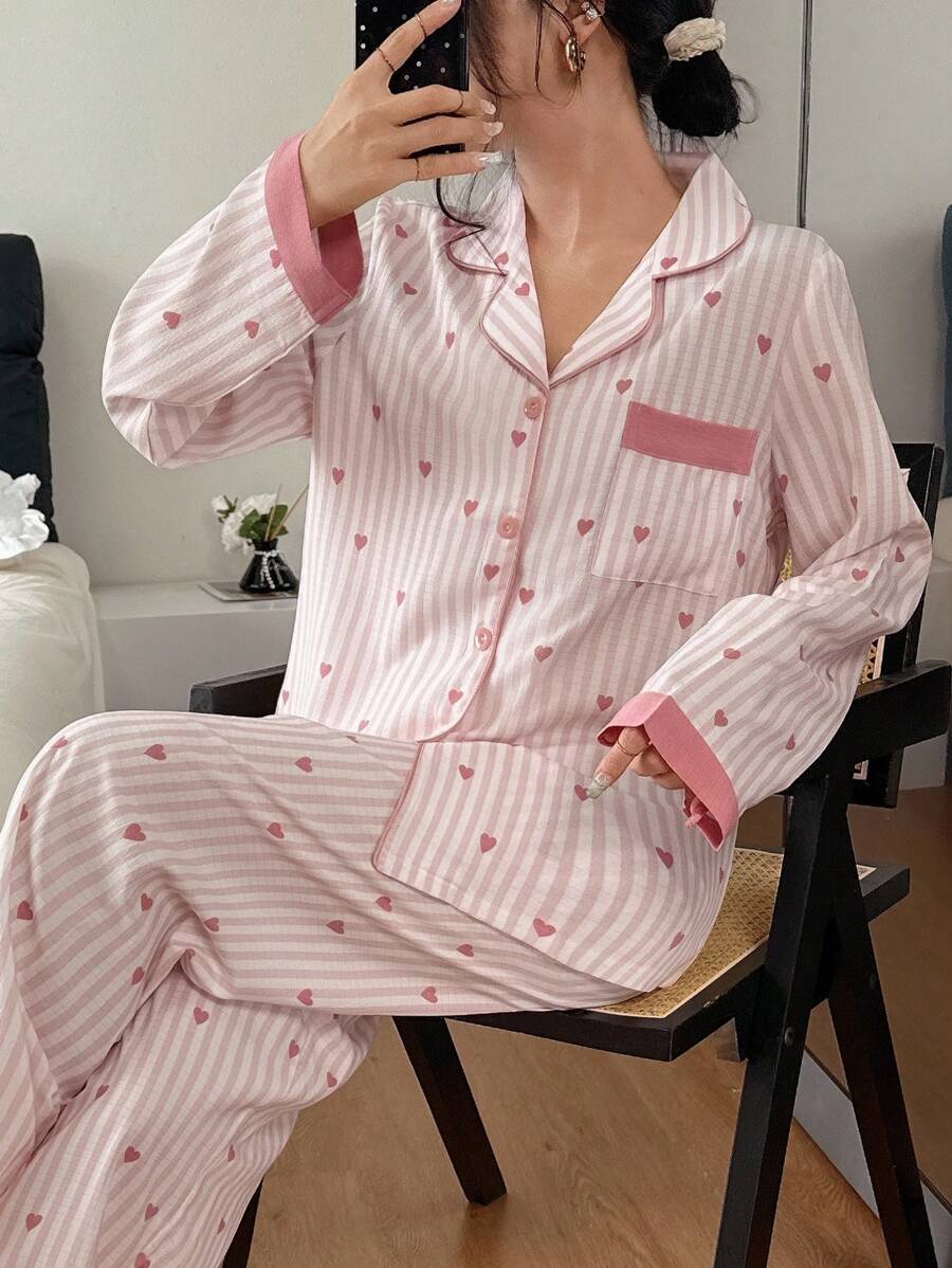 SHEIN Dream Adore طقم بيجامة بنطلون وبلوزة بطباعة قلب وأزرار وردية