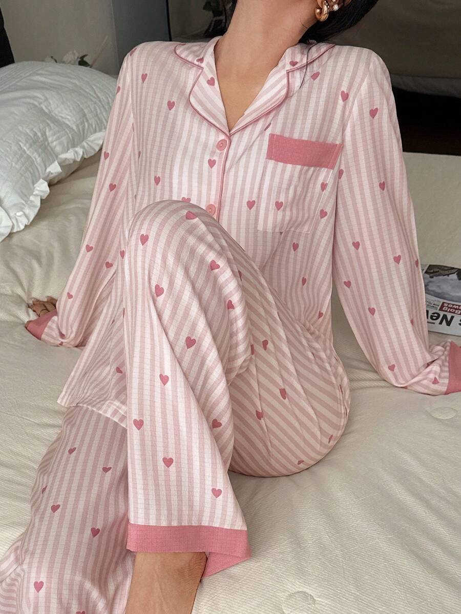 SHEIN Dream Adore طقم بيجامة بنطلون وبلوزة بطباعة قلب وأزرار وردية