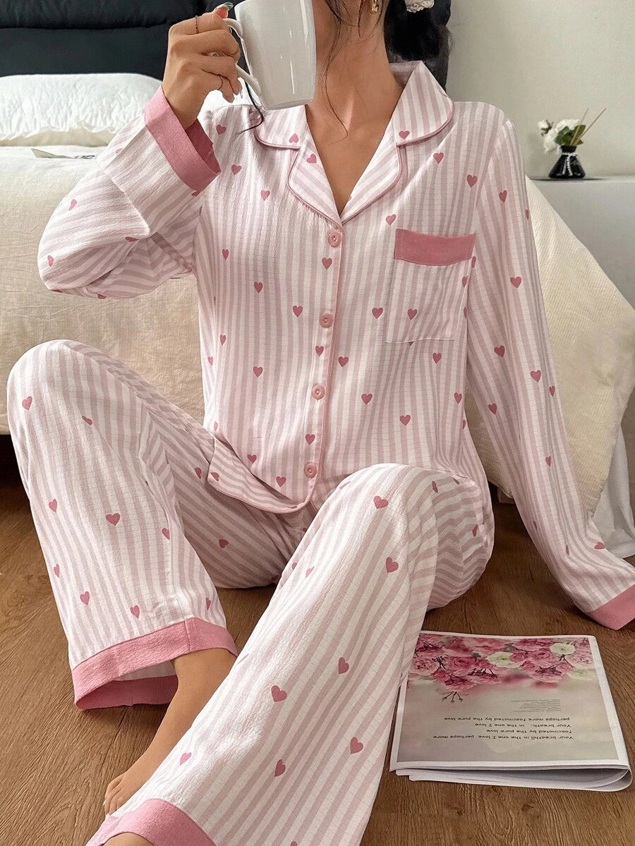 SHEIN Dream Adore طقم بيجامة بنطلون وبلوزة بطباعة قلب وأزرار وردية