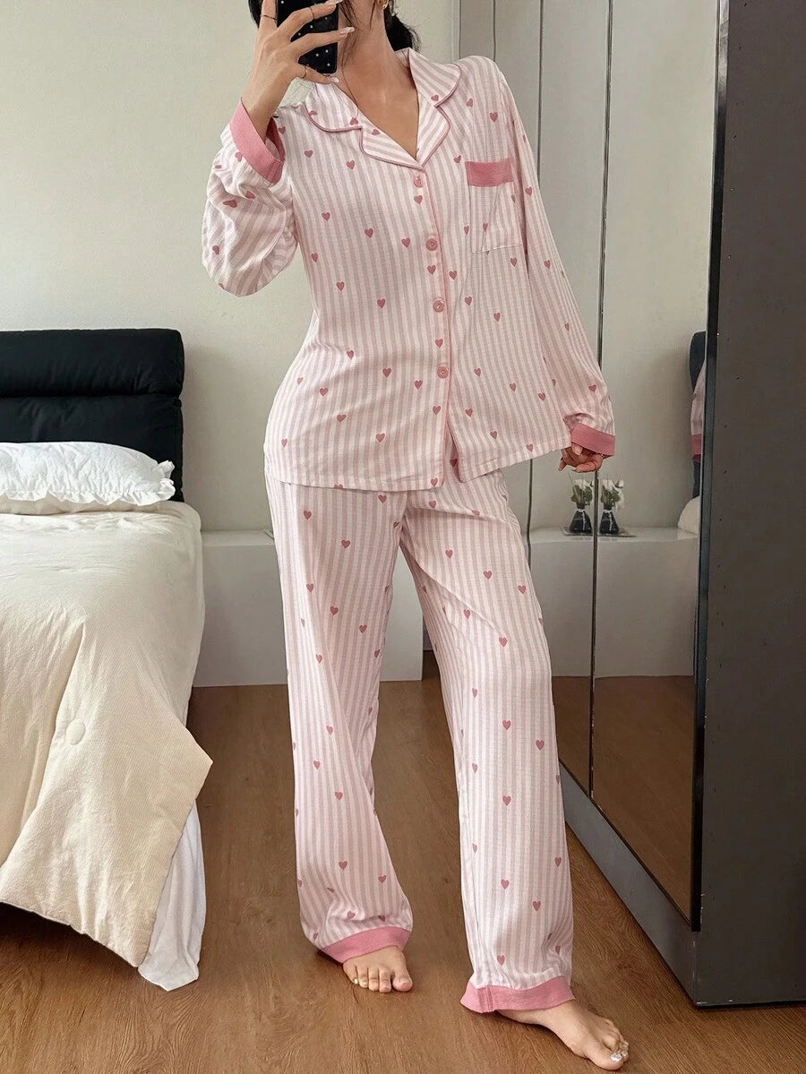 SHEIN Dream Adore طقم بيجامة بنطلون وبلوزة بطباعة قلب وأزرار وردية