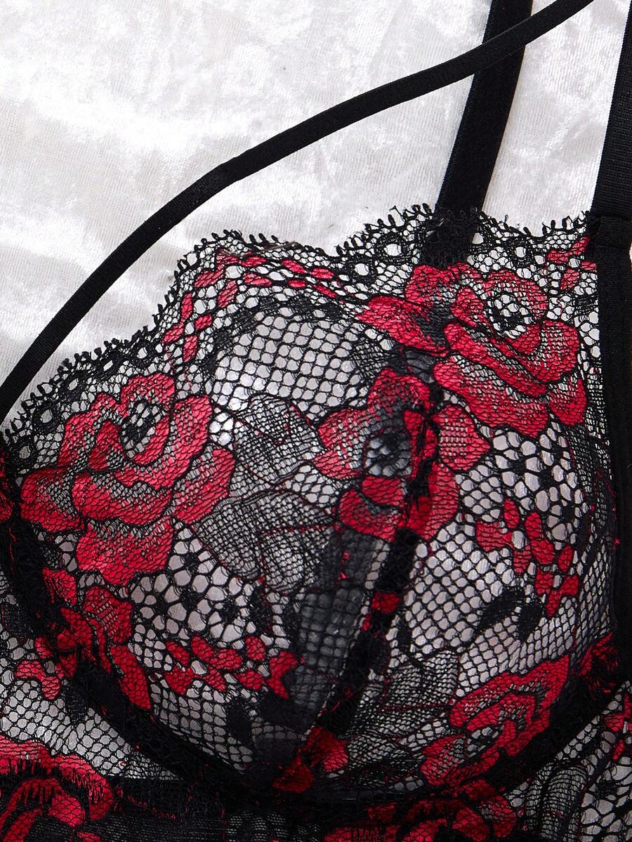 SHEIN فستان لانجري قصير جوتيك أسود وأحمر مع دانتيل وسروال داخلي