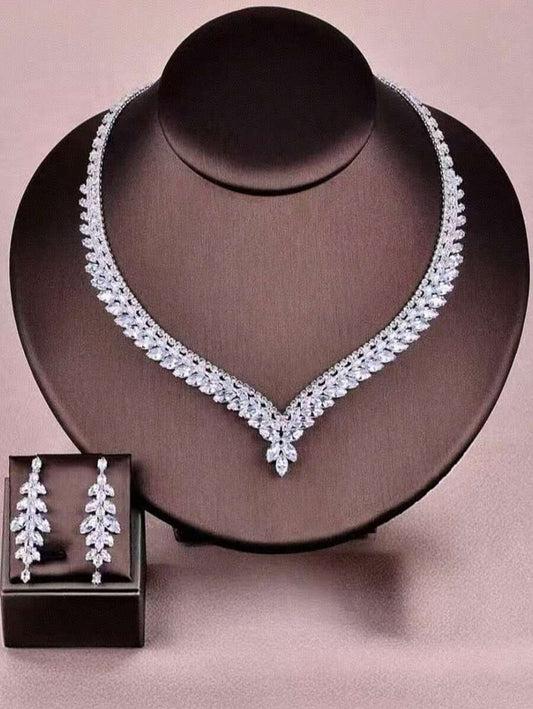 SHEIN مجموعة مجوهرات من الزركونيا البلورية قلادة وأقراط