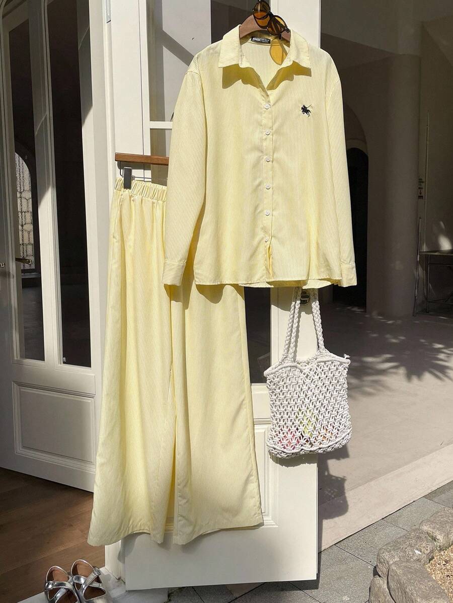SHEIN Comfortcana طقم نسائي قطعتين قميص مخطط ومطرز مع بنطال واسع