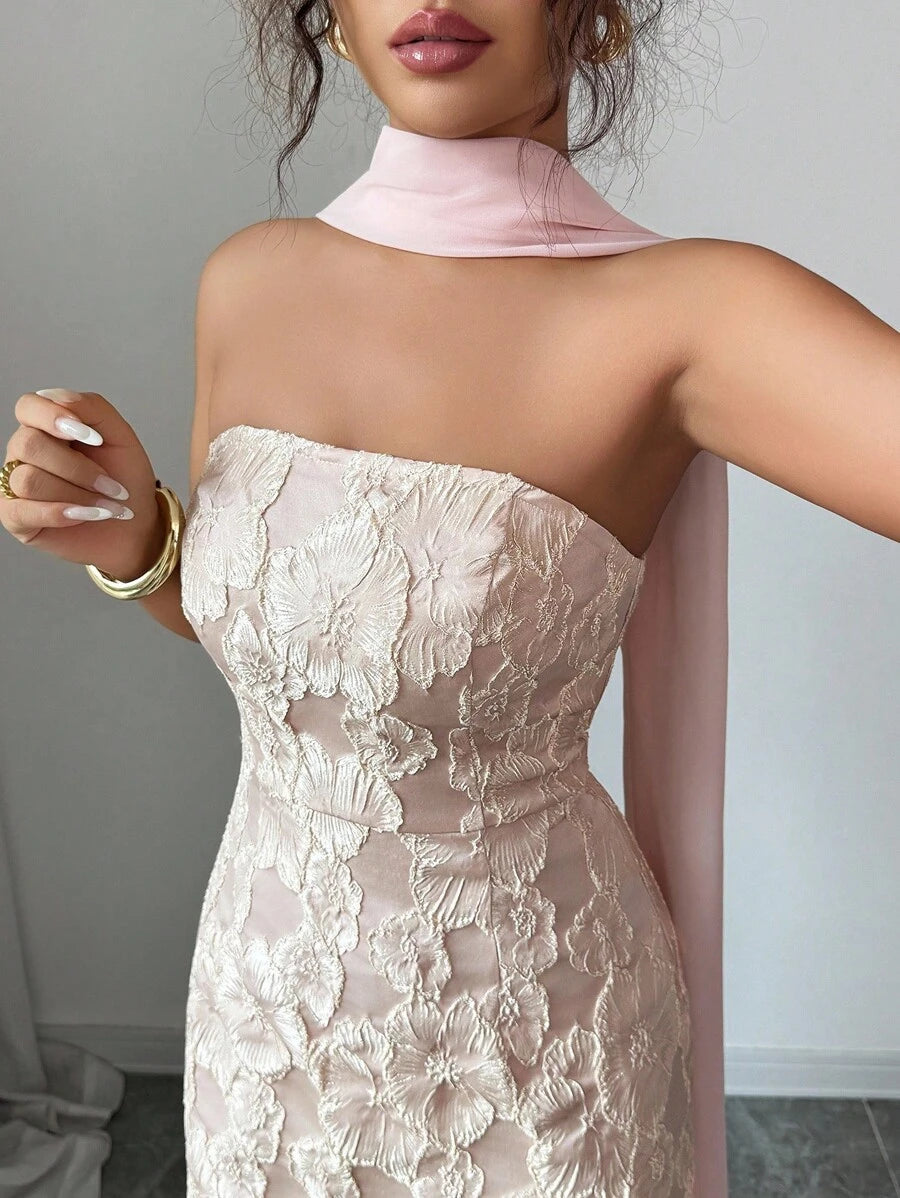 SHEIN Elenzga فستان جاكار وردي وذهبي بدون أكتاف وخصر مشدود