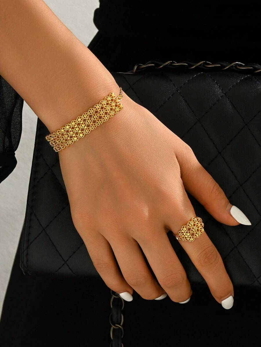 SHEIN مجموعة سوار وخاتم زهري مجوف ذهبي