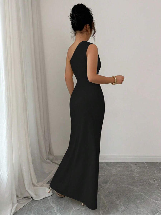 SHEIN Elenzga فستان اسود مطبوع بخصر مشدود وكتف مائل