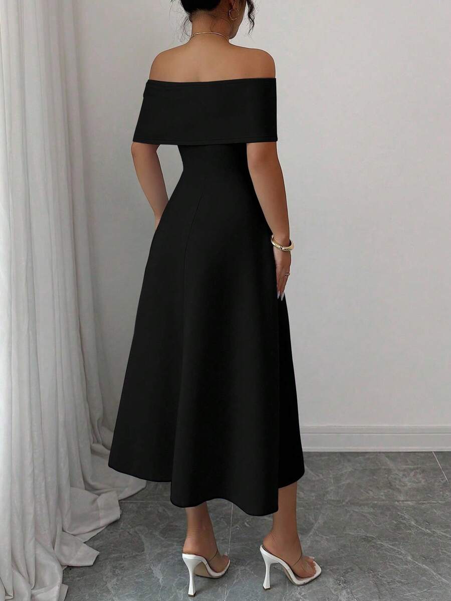 SHEIN Elenzga فستان اسود متوسط الطول مزين بالراين مكشوف الكتف