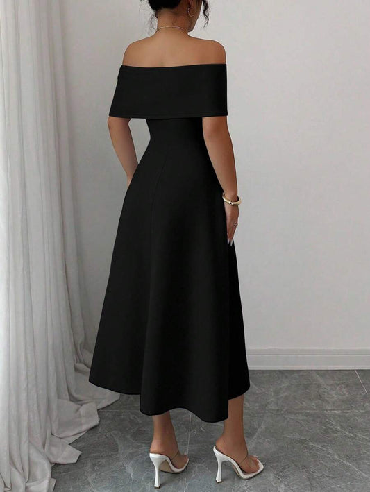 SHEIN Elenzga فستان اسود متوسط الطول مزين بالراين مكشوف الكتف