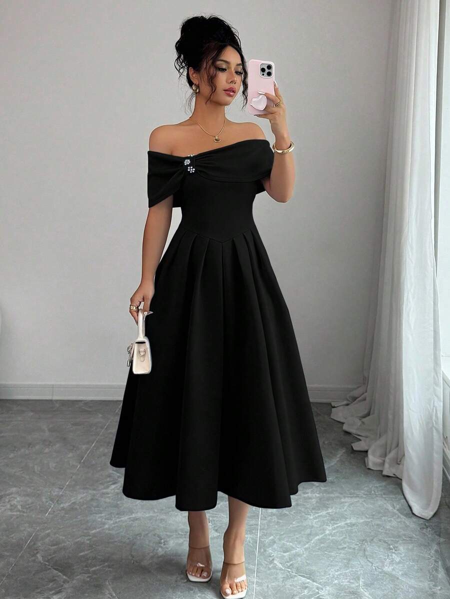 SHEIN Elenzga فستان اسود متوسط الطول مزين بالراين مكشوف الكتف