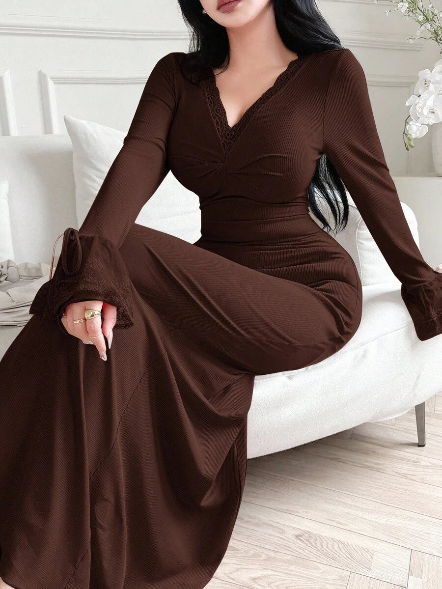 SHEIN Feyla فستان بني بتطريز دانتيل وأكمام واسعة