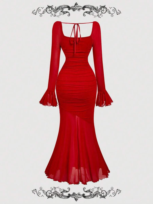 SHEIN MOD فستان أحمر بذيل جرس وأكمام طويلة