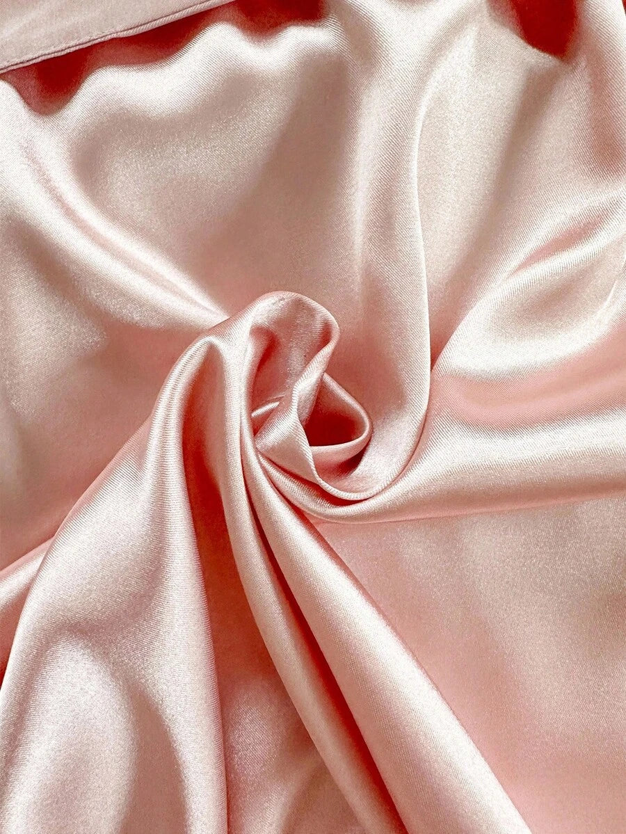 SilkySpell طقم بيجامة ساتان وردي توب كامي برقبة منخفضة وشورت وروب