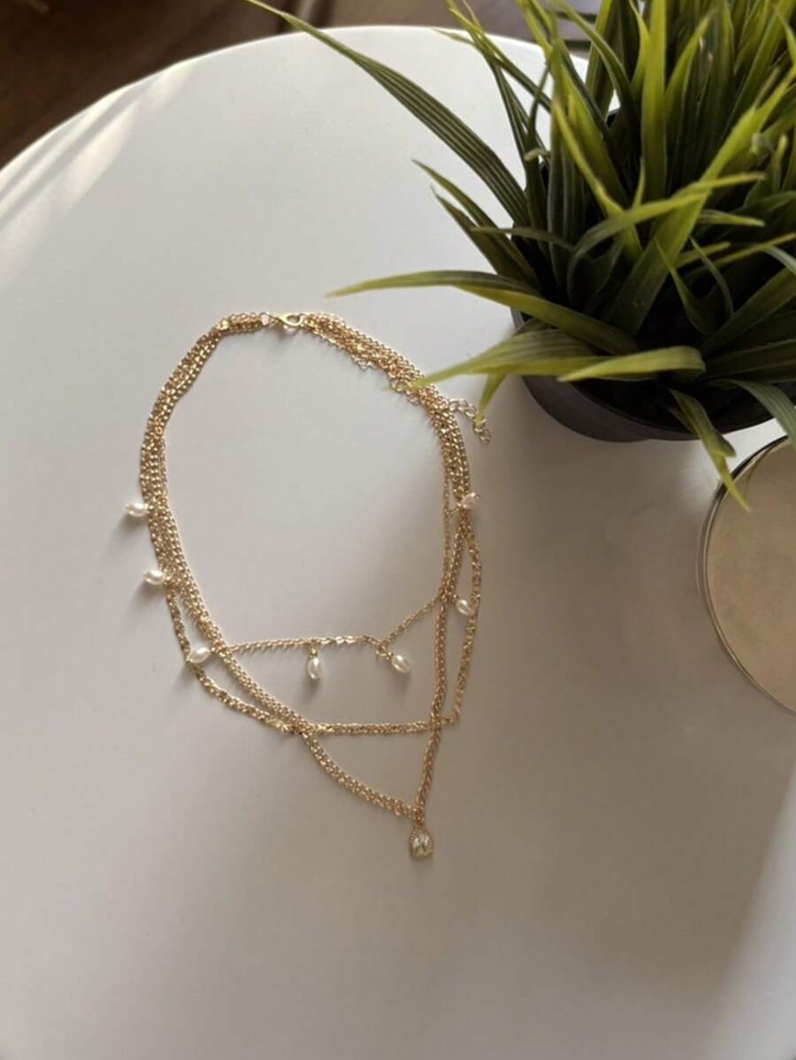 SHEIN قلادة ذهبية بقطرة لؤلؤ اصطناعية أنيقة