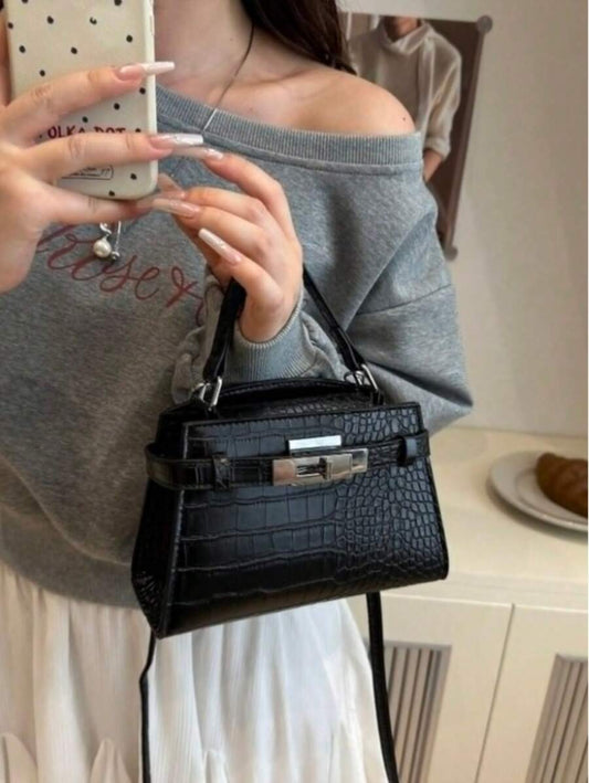 SHEIN حقيبة كتف سوداء بنمط جلد التمساح بإبزيم معدني