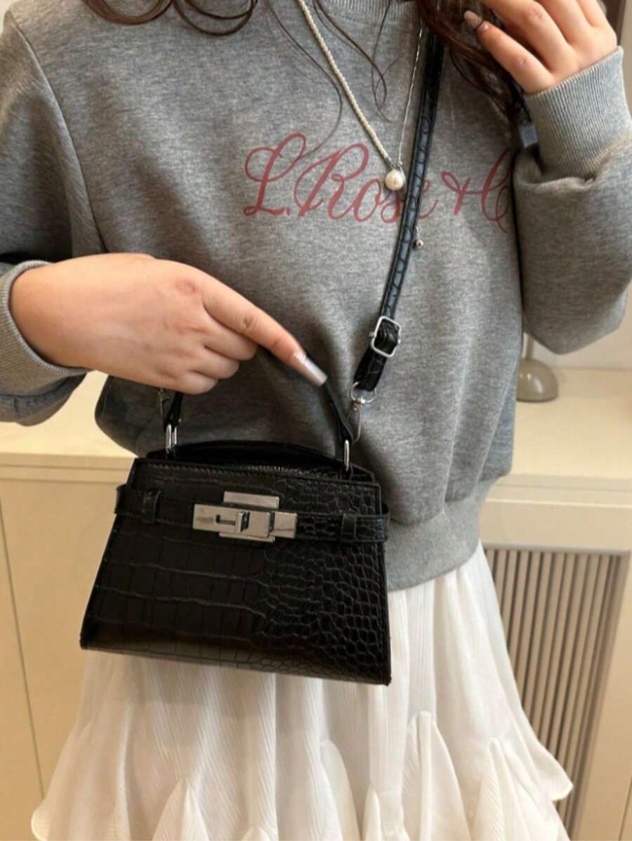 SHEIN حقيبة كتف سوداء بنمط جلد التمساح بإبزيم معدني