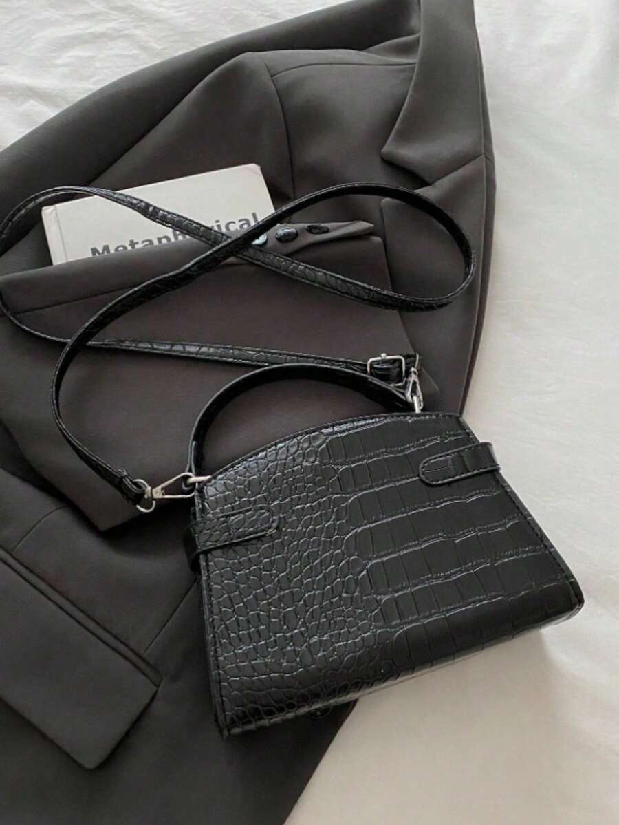 SHEIN حقيبة كتف سوداء بنمط جلد التمساح بإبزيم معدني