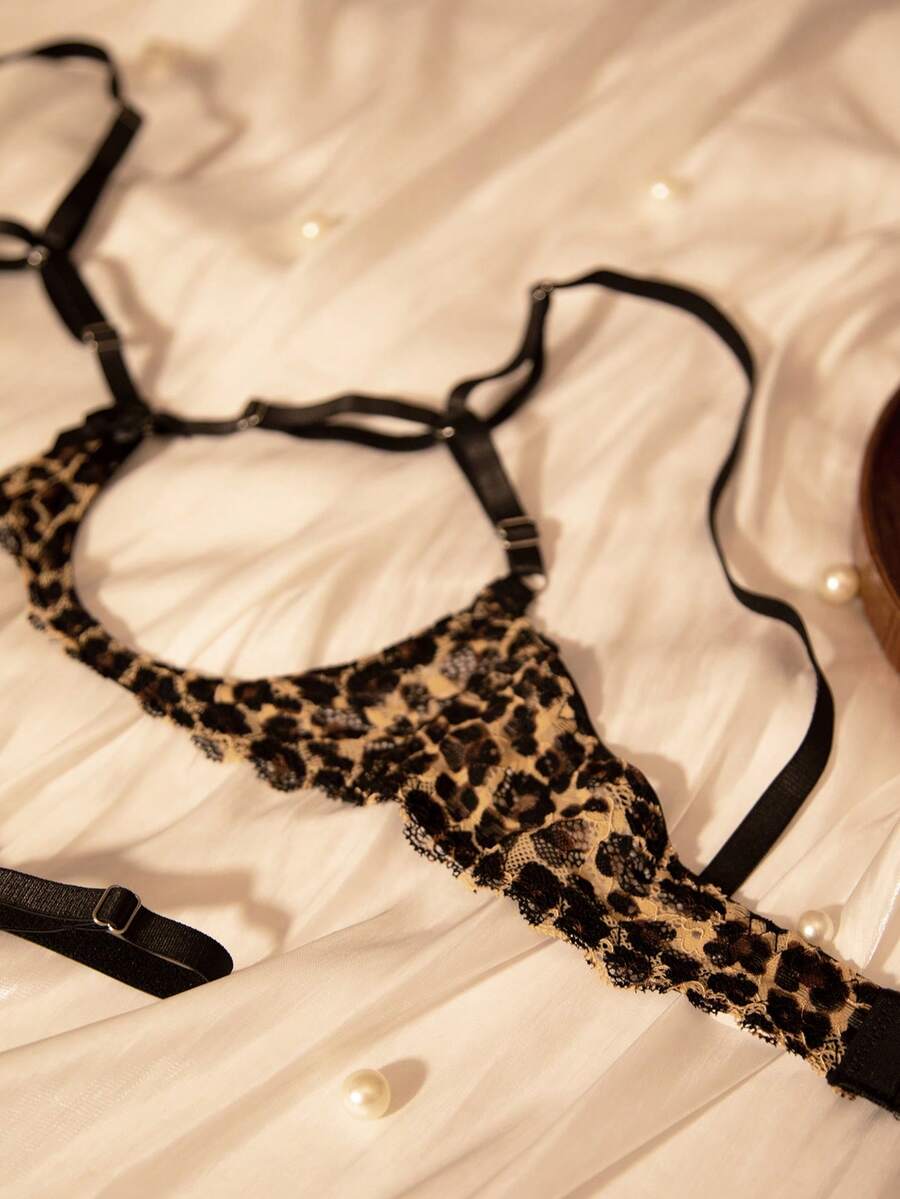 SHEIN طقم ملابس داخلية من الدانتيل والشبك بطبعة نمر