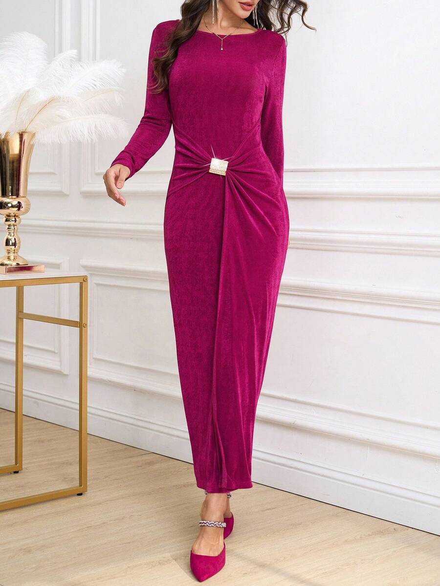 SHEIN Ellevyn فستان ماكسي لامع بأكمام مطاطية وزخارف معدنية