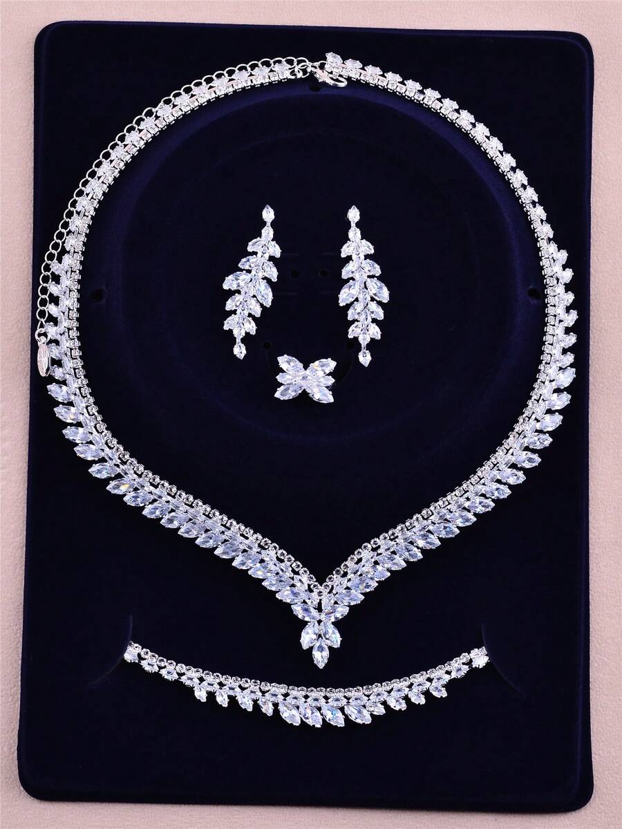 SHEIN طقم مجوهرات فضي بشكل  فاخر